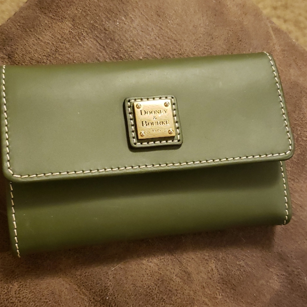Dooney & Bourke wallet
